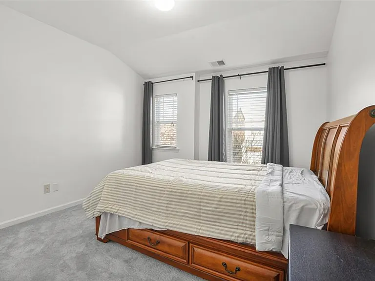 702 Barberry Dr — Photo 22