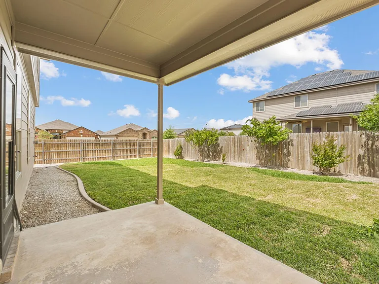 301 Serpentine Ln — Photo 32