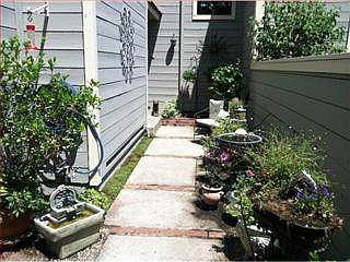 4th image of 105 Lorain Pl