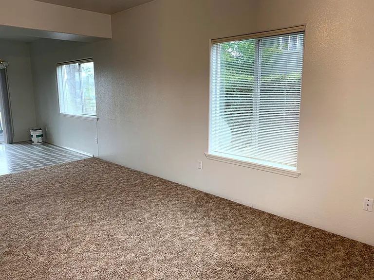 Livingroom to diningroom