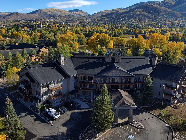 Storm Peak Apartments — Photo 12