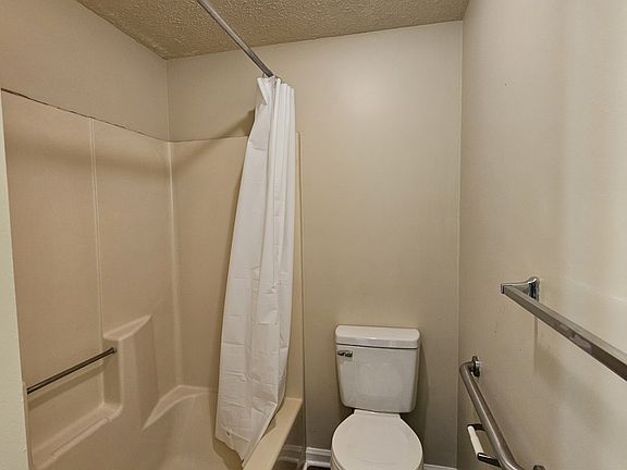 3rd image of 212 E Fairfax St