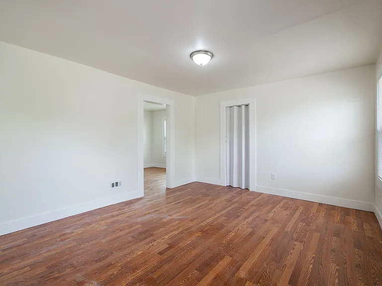 615 W Hollywood — Photo 23