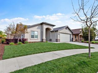 2046 N Charter Oak Ct, Visalia, CA 93292