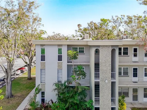5890 38th Ave N APT 301, Saint Petersburg, FL 33710