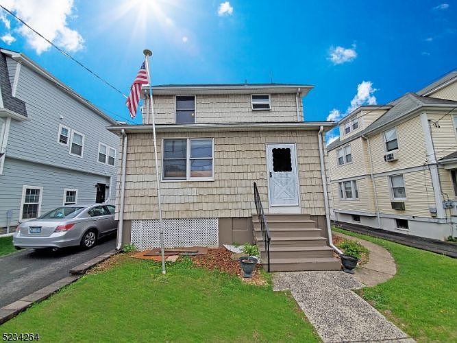 1st image of 16 Meeker Pl Floor 2
