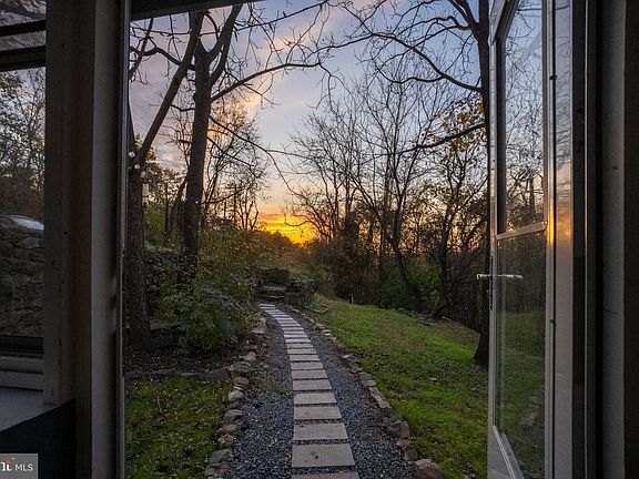 4th image of 33563 Snickersville Tpke