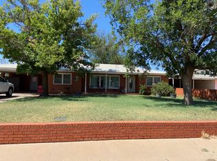 914 16th St, Seagraves, TX 79359
