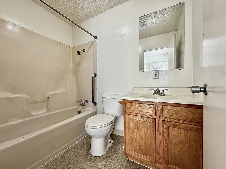 709 E Woodland St — Photo 30