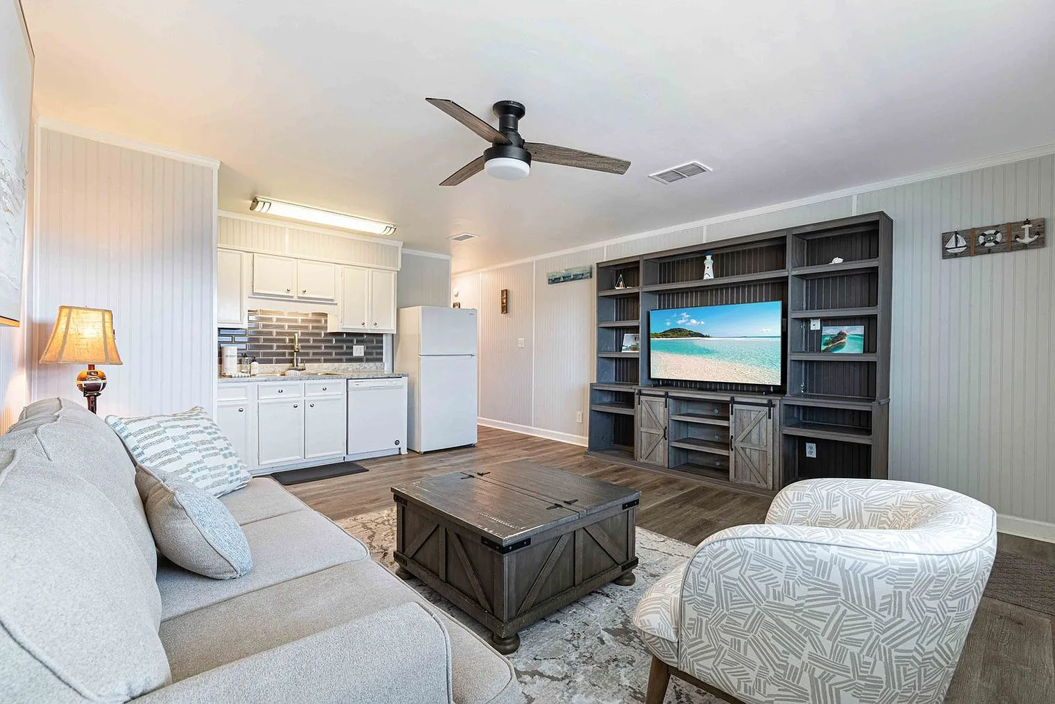 1 bed, 1.0 bath, 6200 sqft, $1,733 — Photo 1