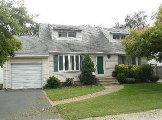 57 Udall Rd, West Islip, NY 11795