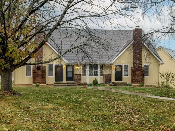 164 SW Robin Rd, Lees Summit, MO 64063