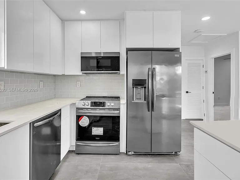 11900 N Bayshore Dr #206 — Photo 3