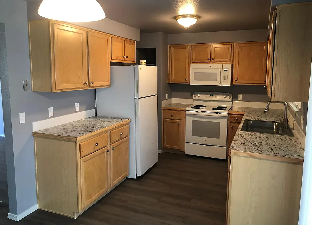 2 bed, 915 sqft, $1,825 — Photo 2
