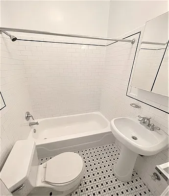 Rented by Manhattan Realty Group | media 8