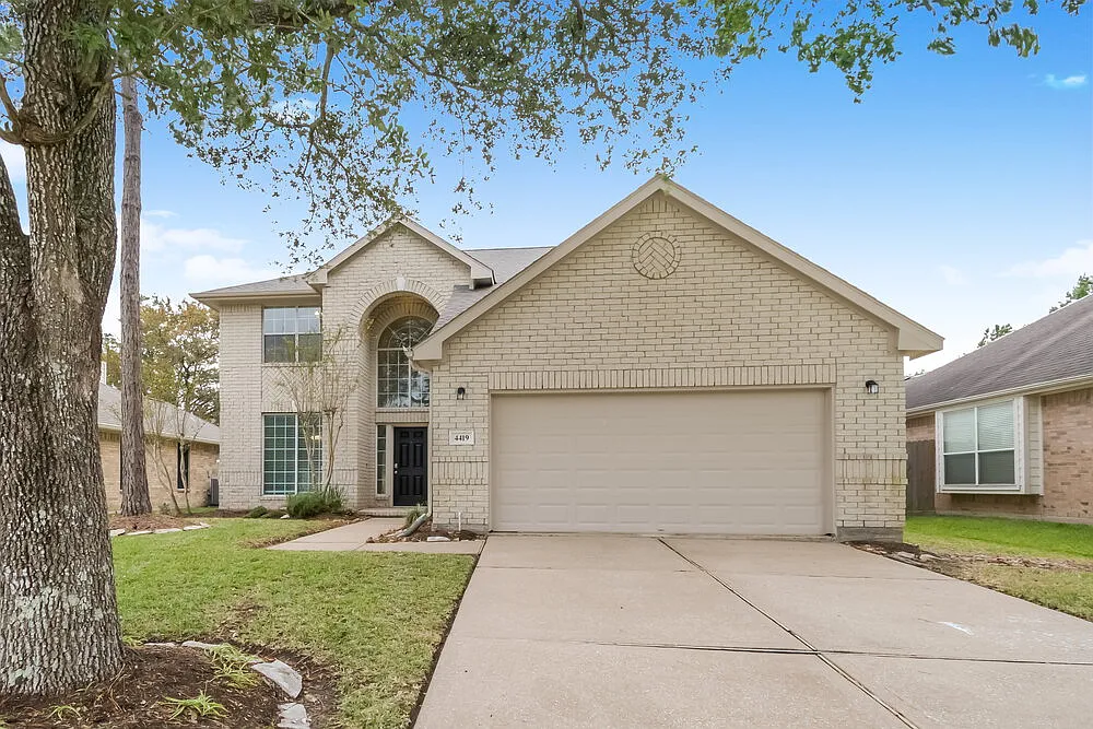4 bed, 3.5 bath, 2740 sqft, $2,855 — Photo 1