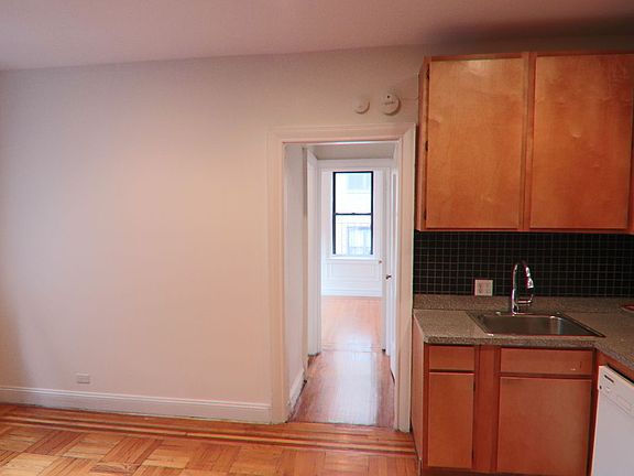 5th image of 5025 Broadway APT 6F