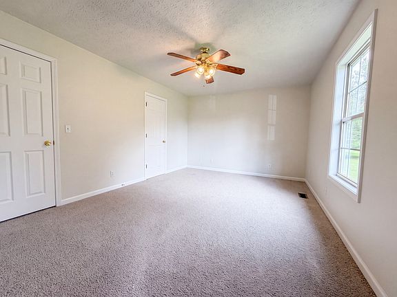4th image of 610 W Harper Rd