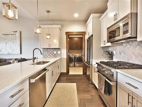Kitchen/Washer Dryer