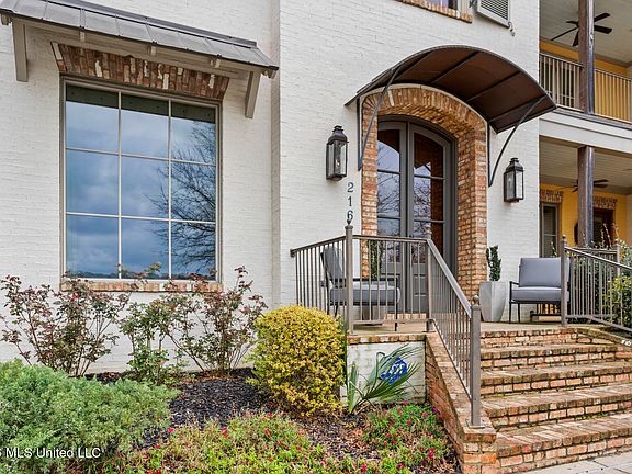 2nd image of 216 Eastpark St