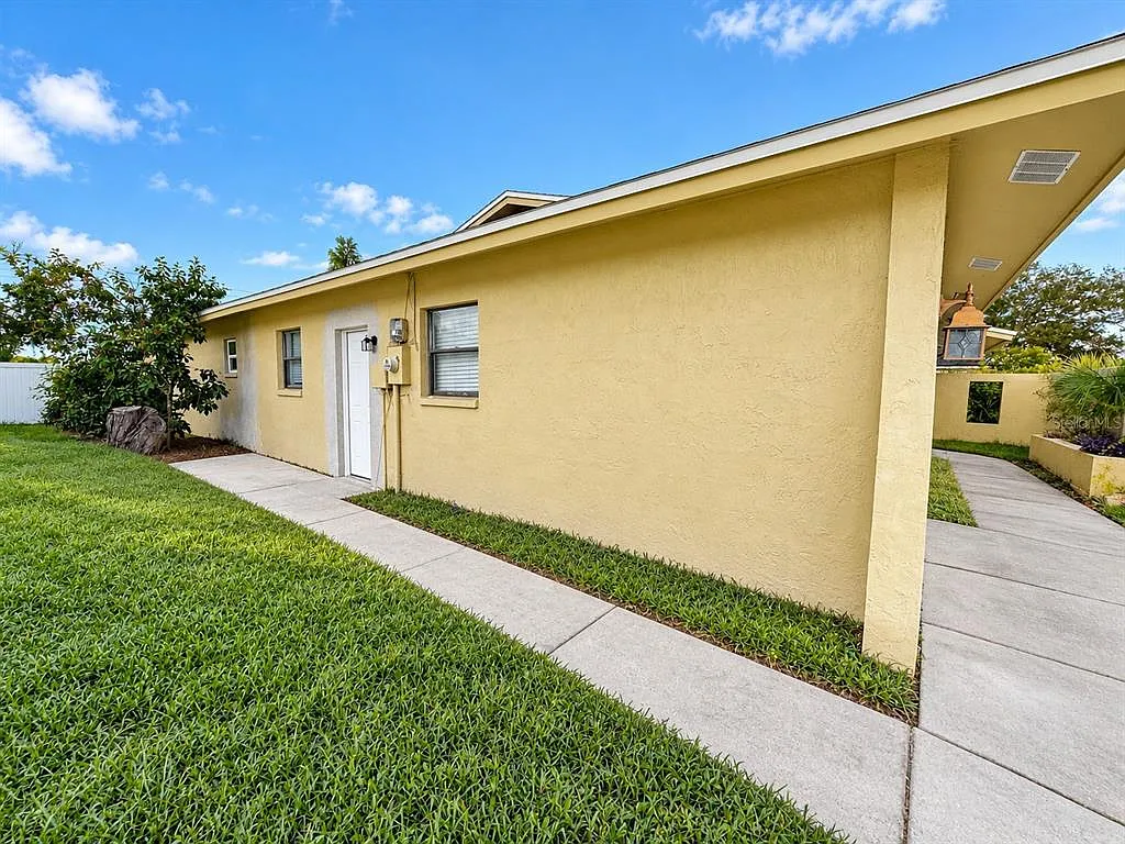 4 bed, 3.0 bath, 2104 sqft, $3,000 — Photo 4
