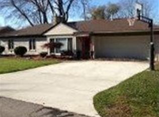 1638 Beverly Ave, Sylvan Lake, MI 48320