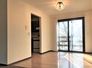 2433 Chalet Gardens Ct #2, Madison, WI 53711