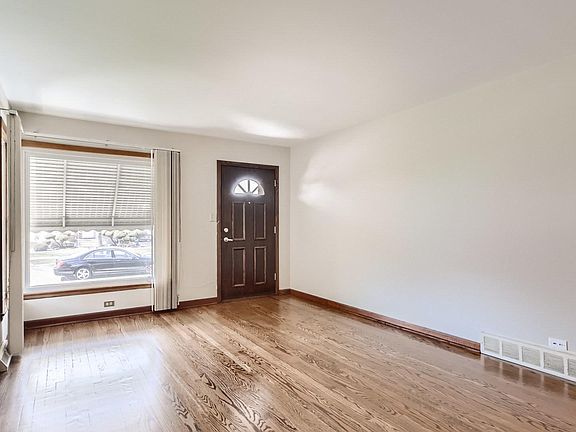 5th image of 4527 Rose St
