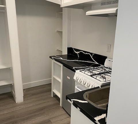 2nd image of 5115 Melrose Ave #5