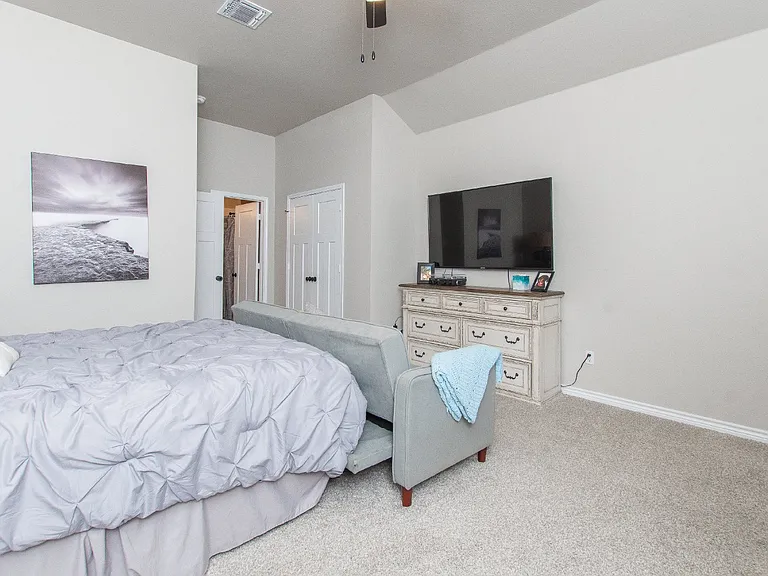 1756 Meadow Crest Dr — Photo 25