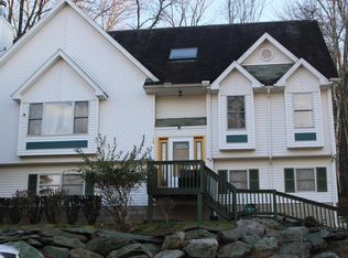 137 Pinewood Dr N, East Stroudsburg, PA