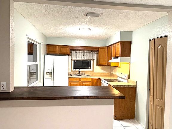 3rd image of 1026 Lake Palms Dr