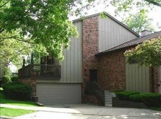 22 Highridge Rd, Willowbrook, IL 60527