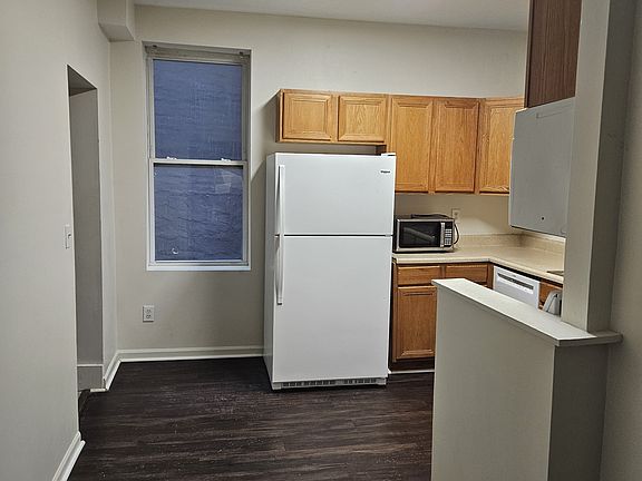 5th image of 4711 Burnet Ave