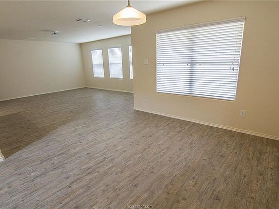 5th image of 2080 Oakwood Forest Dr