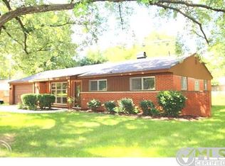 855 N Commerce Rd, Commerce Township, MI 48382