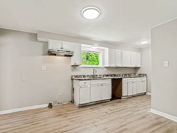 3rd image of 109 Carlisle St