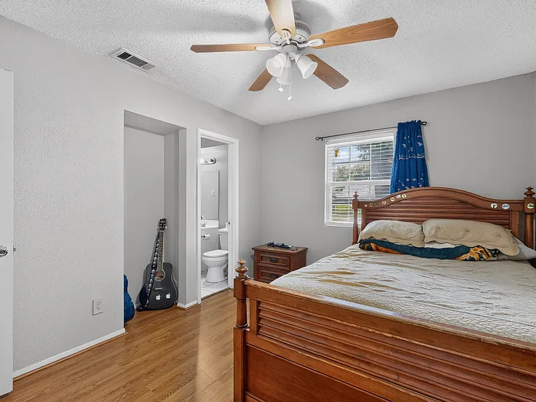 1514 Douglas Dr — Photo 30