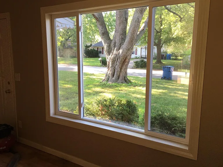 2403 Lawndale Dr — Photo 7