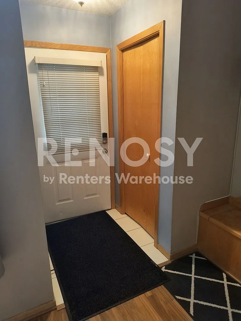 Available Now 2 Bedroom 1.5 Bath Townhouse in Minnetonka — Photo 2