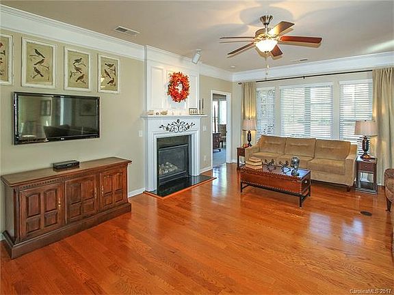 3rd image of 46115 Chickadee Ln Unit 102