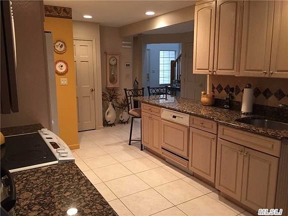 5th image of 137 Colony Dr