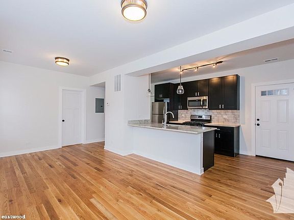 2nd image of 2201 W Eastwood Ave #515