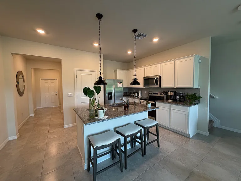 2933 Olivia Ave — Photo 13