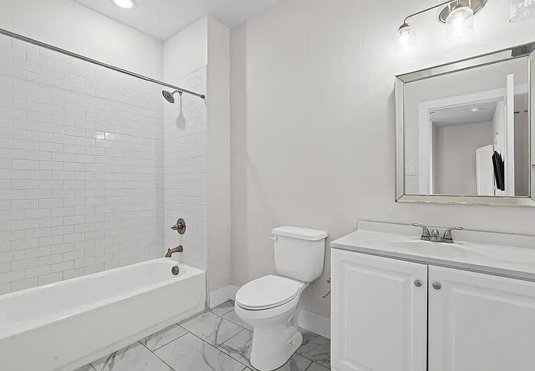 2201 W Devitt St — Photo 7