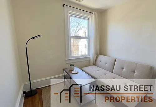 23 Pine St #B Photo 1