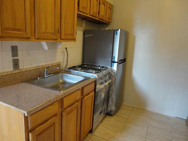 2nd image of 602 Franklin Ave APT 2R