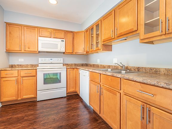 2nd image of 9482 Bay Colony Dr APT 1N