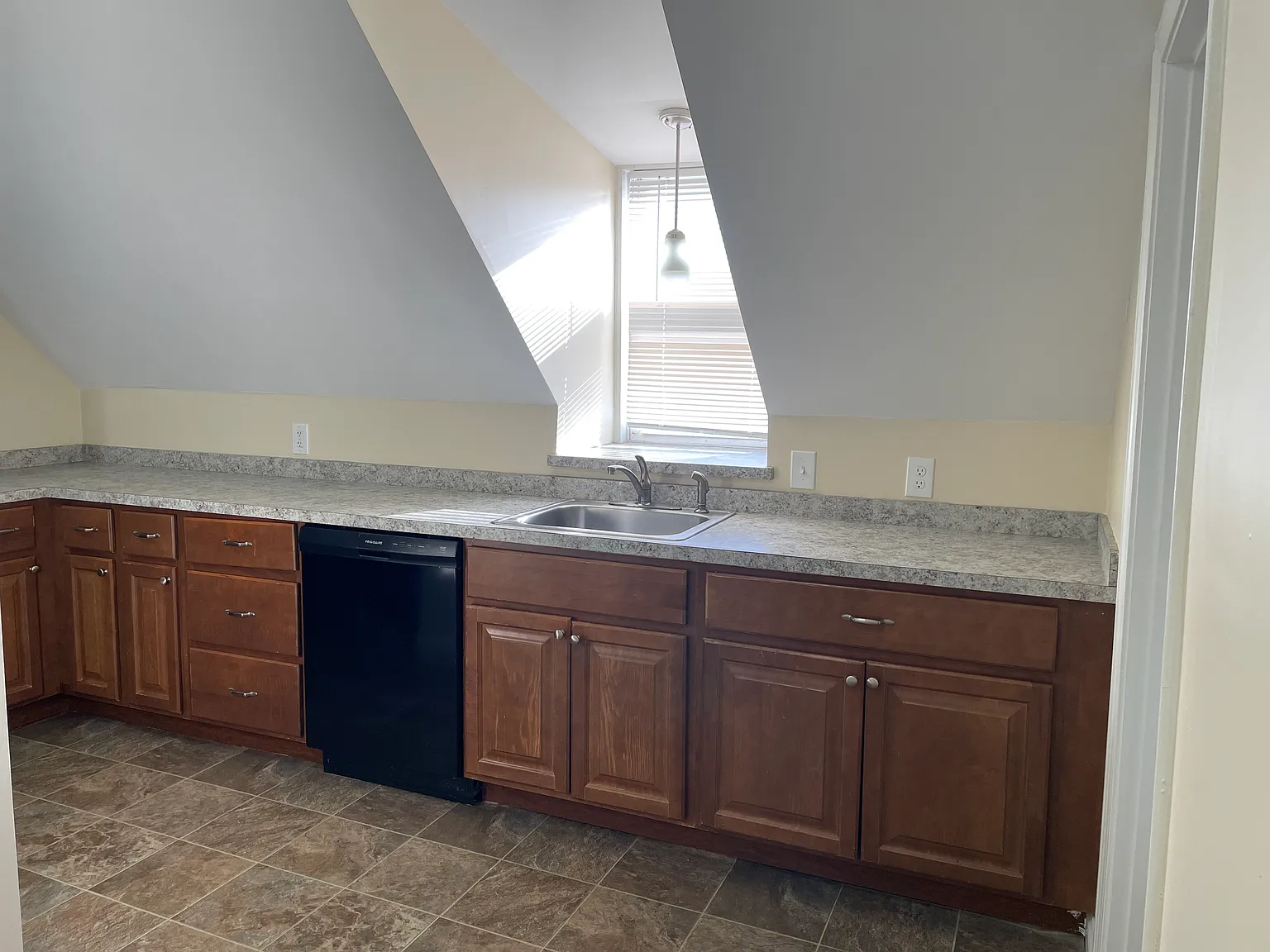 2 bed, $1,525 — Photo 2