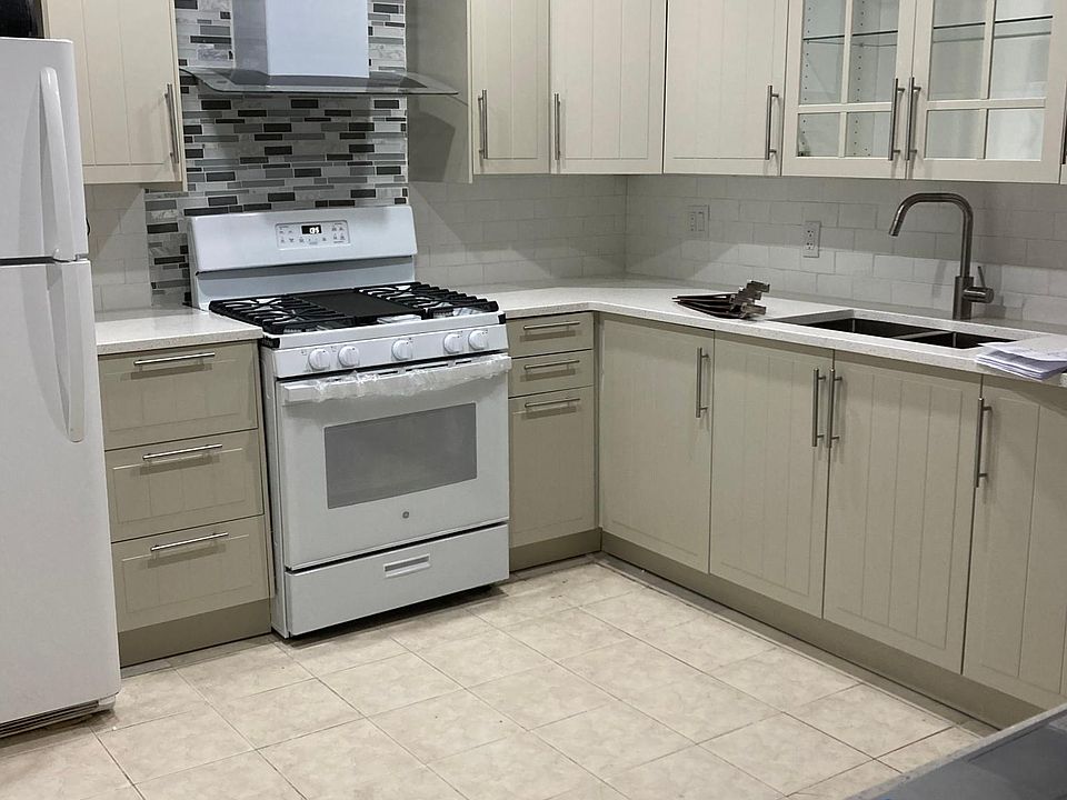 1st image of 562 E 81st St #3